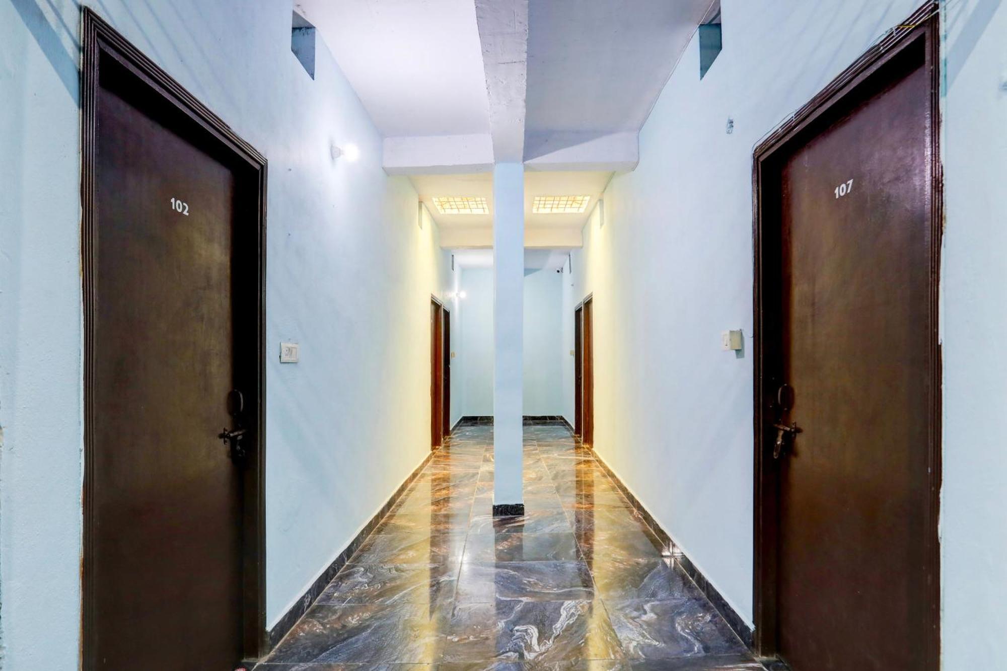 Spot On New Diamond Guest House Rudrapur Exterior photo